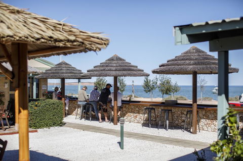 Shark Bay Seafront Apartments - Sunshine Coast Tourism 6