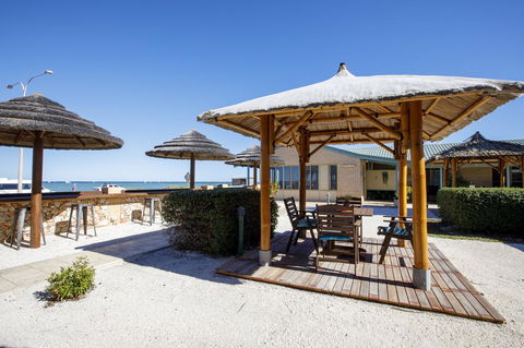 Shark Bay Seafront Apartments - Sunshine Coast Tourism 21
