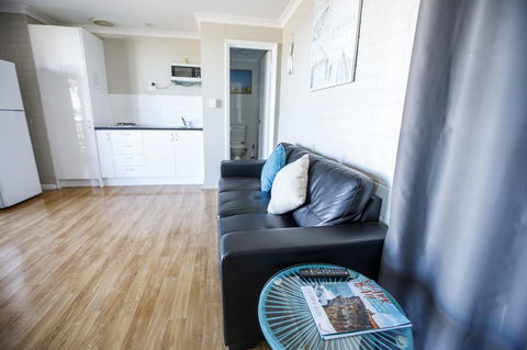 Shark Bay Seafront Apartments - Sunshine Coast Tourism 30