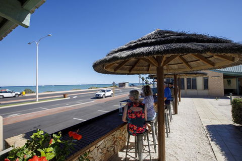 Shark Bay Seafront Apartments - Sunshine Coast Tourism 38