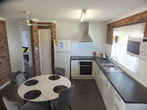 Ocean Beach Chalet 18 - Sunshine Coast Tourism 17