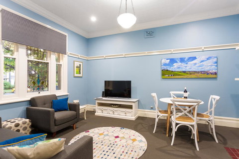 Blue Door Apartments - Sunshine Coast Tourism 2