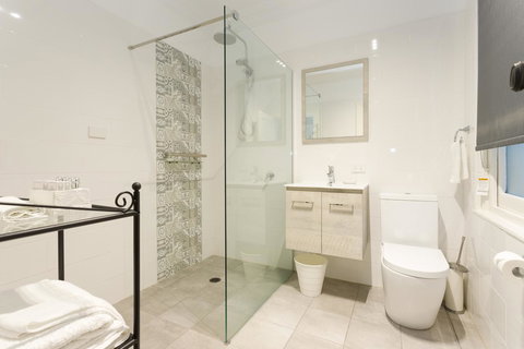 Blue Door Apartments - Sunshine Coast Tourism 1