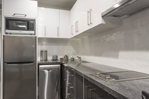 Blue Door Apartments - Sunshine Coast Tourism 10