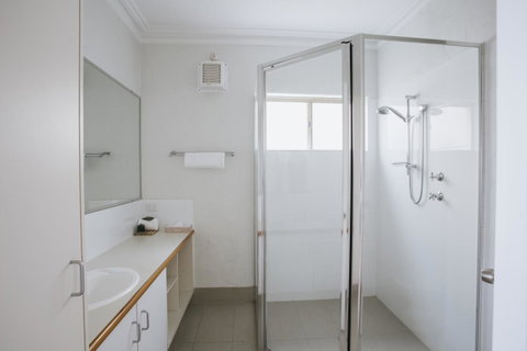 Canal Rocks Beachfront Apartments - Sunshine Coast Tourism 34
