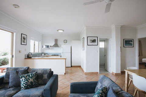 Canal Rocks Beachfront Apartments - Sunshine Coast Tourism 36