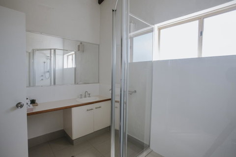 Canal Rocks Beachfront Apartments - Sunshine Coast Tourism 13