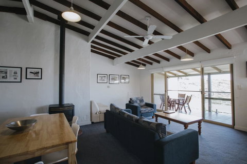 Canal Rocks Beachfront Apartments - Sunshine Coast Tourism 15