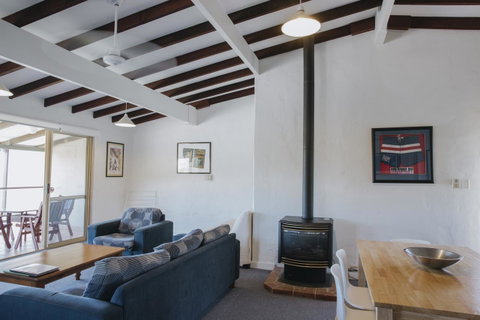Canal Rocks Beachfront Apartments - Sunshine Coast Tourism 29