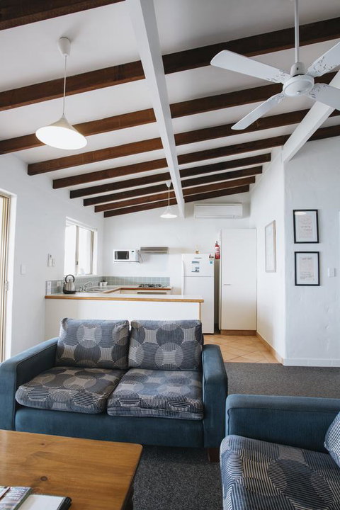 Canal Rocks Beachfront Apartments - Sunshine Coast Tourism 4