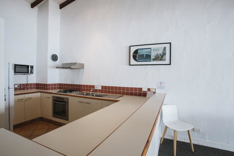 Canal Rocks Beachfront Apartments - Sunshine Coast Tourism 25