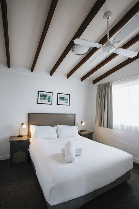 Canal Rocks Beachfront Apartments - Sunshine Coast Tourism 19