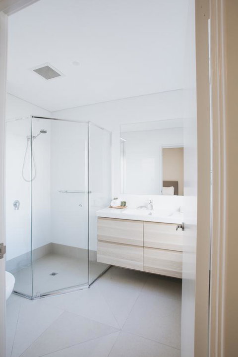 Canal Rocks Beachfront Apartments - Sunshine Coast Tourism 40