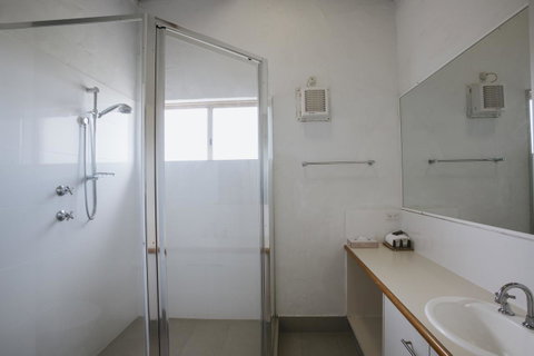Canal Rocks Beachfront Apartments - Sunshine Coast Tourism 20