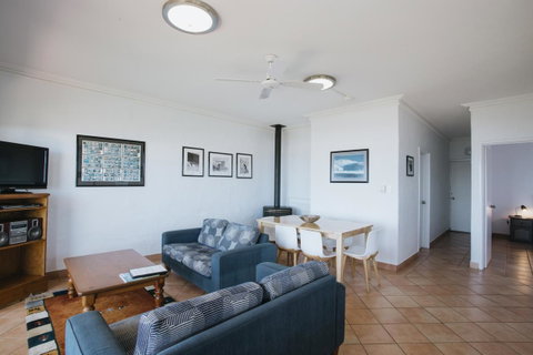 Canal Rocks Beachfront Apartments - Sunshine Coast Tourism 9