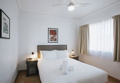 Canal Rocks Beachfront Apartments - Sunshine Coast Tourism 7