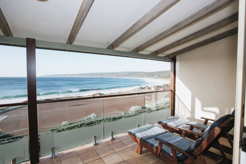 Canal Rocks Beachfront Apartments - Sunshine Coast Tourism 18