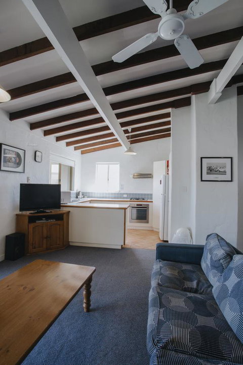 Canal Rocks Beachfront Apartments - Sunshine Coast Tourism 11