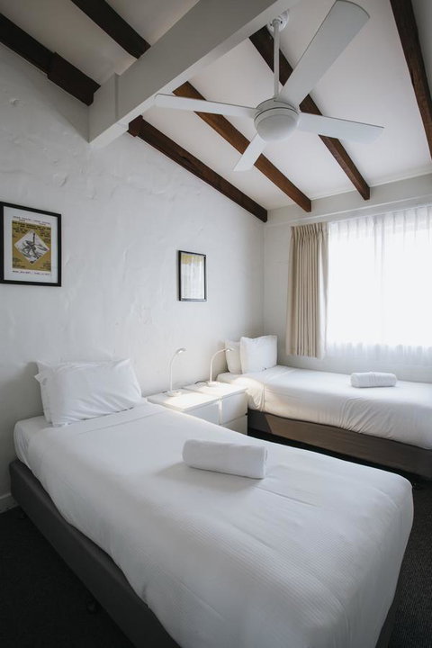 Canal Rocks Beachfront Apartments - Sunshine Coast Tourism 37