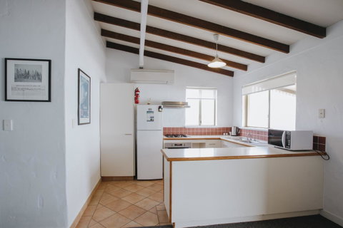 Canal Rocks Beachfront Apartments - Sunshine Coast Tourism 21