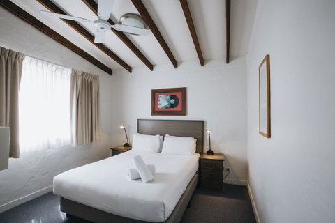 Canal Rocks Beachfront Apartments - Sunshine Coast Tourism 14