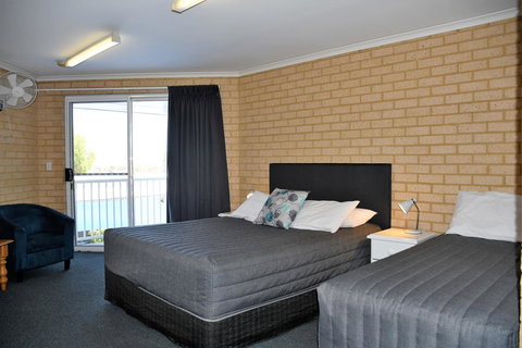 Kalbarri Seafront Villas - Holiday Sunshine Coast 11