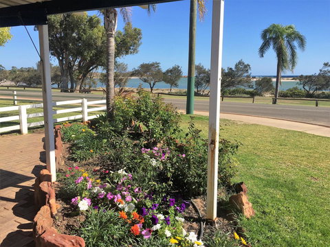 Kalbarri Seafront Villas - Holiday Sunshine Coast 10