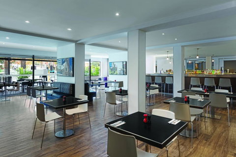Mercure Perth On Hay - Holiday Sunshine Coast 5