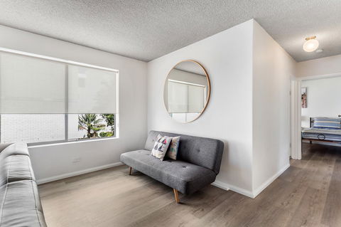 Laman Lodge, Unit 2, 15 Laman Street - Sunshine Coast Tourism 4