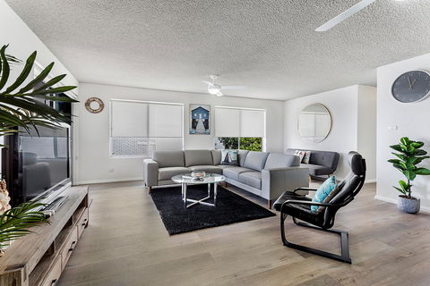 Laman Lodge, Unit 2, 15 Laman Street - Sunshine Coast Tourism 1