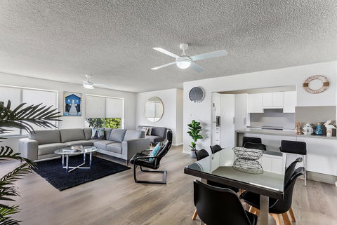 Laman Lodge, Unit 2, 15 Laman Street - Sunshine Coast Tourism 2