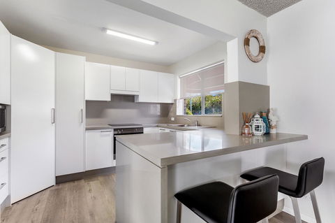 Laman Lodge, Unit 2, 15 Laman Street - Sunshine Coast Tourism 6