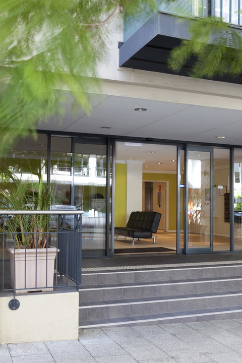 Mont Clare Boutique Apartments - Sunshine Coast Tourism 8