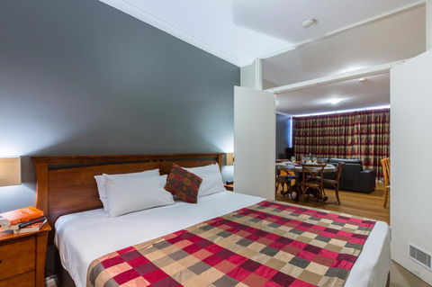 Mont Clare Boutique Apartments - Sunshine Coast Tourism 5