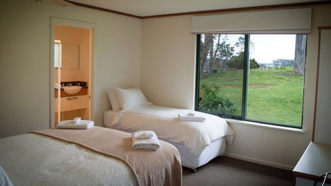 Karri Mia Chalets And Studios - Holiday Sunshine Coast 10