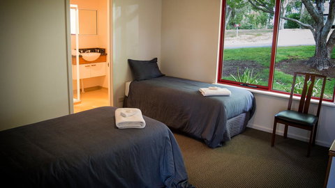 Karri Mia Chalets And Studios - Holiday Sunshine Coast 16