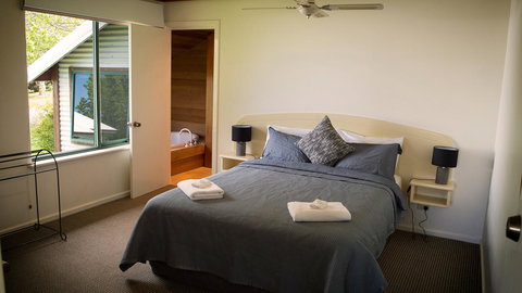 Karri Mia Chalets And Studios - Holiday Sunshine Coast 18