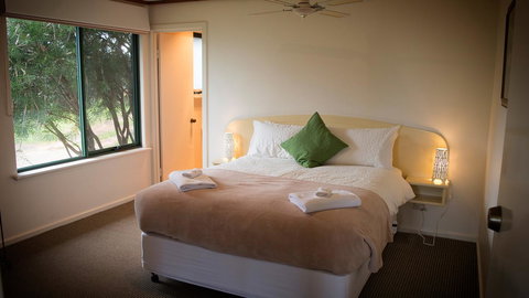 Karri Mia Chalets And Studios - Holiday Sunshine Coast 11