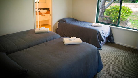 Karri Mia Chalets And Studios - Holiday Sunshine Coast 17
