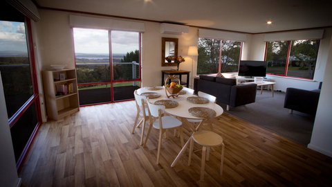 Karri Mia Chalets And Studios - Holiday Sunshine Coast 4
