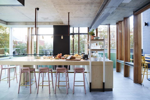 Alex Hotel - Sunshine Coast Tourism 4