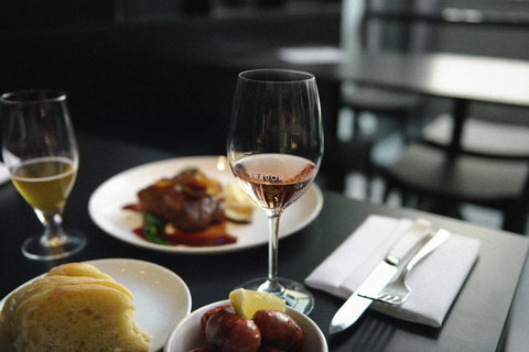 Alex Hotel - Sunshine Coast Tourism 8