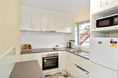 Dolphin Lodge Albany - Self Contained Apartments At Middleton Beach - Sunshine Coast Tourism 12