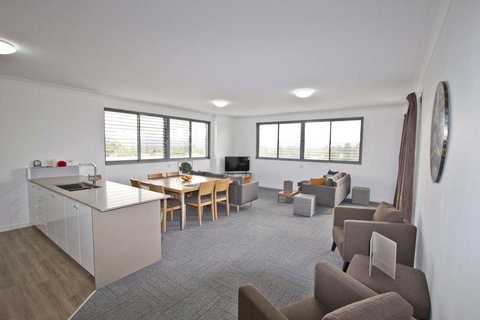 Morisset Serviced Apartments - Holiday Sunshine Coast 17