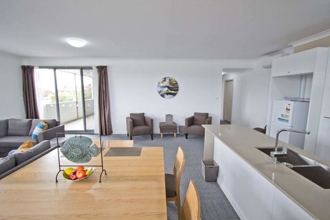 Morisset Serviced Apartments - Holiday Sunshine Coast 18