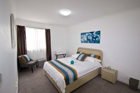 Morisset Serviced Apartments - Holiday Sunshine Coast 13