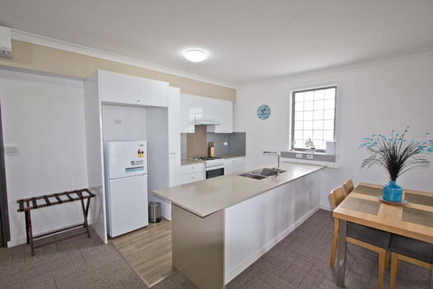 Morisset Serviced Apartments - Holiday Sunshine Coast 33