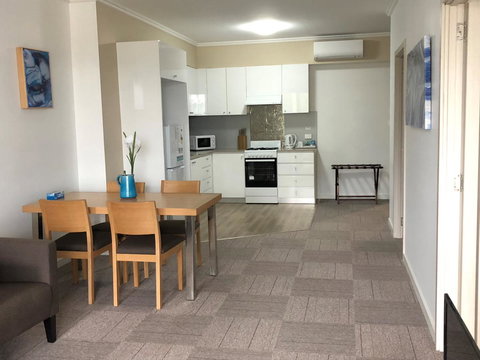 Morisset Serviced Apartments - Holiday Sunshine Coast 30