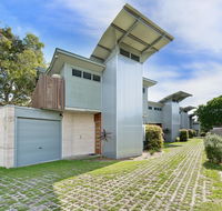 Sun Worship Eco Villas - Holiday Sunshine Coast