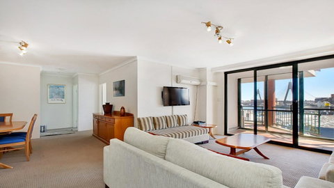 Darling Harbor Apartment - Holiday Sunshine Coast 1